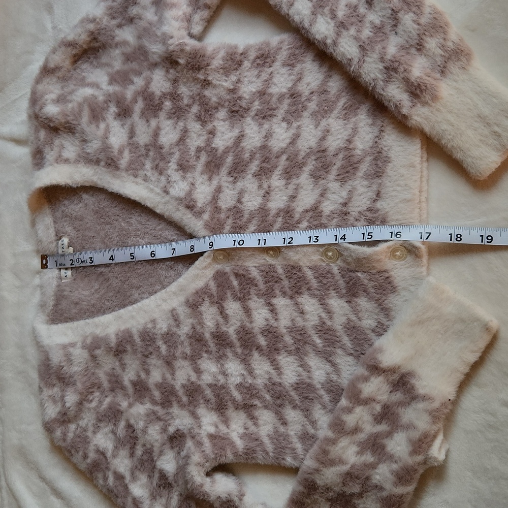 Aeropostale, Women's  Soft, Fuzzy,  Fall, Winter, Cropped Button-Up, Sweater - Picture 6 of 9